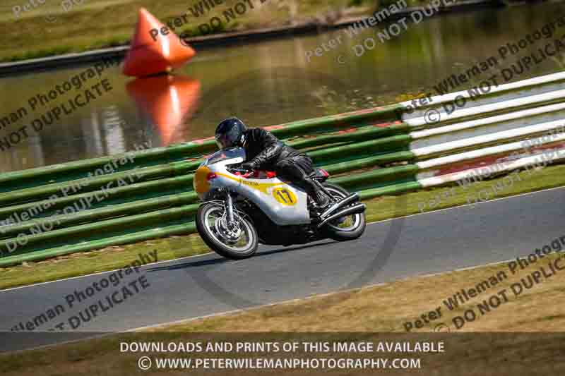 Vintage motorcycle club;eventdigitalimages;mallory park;mallory park trackday photographs;no limits trackdays;peter wileman photography;trackday digital images;trackday photos;vmcc festival 1000 bikes photographs